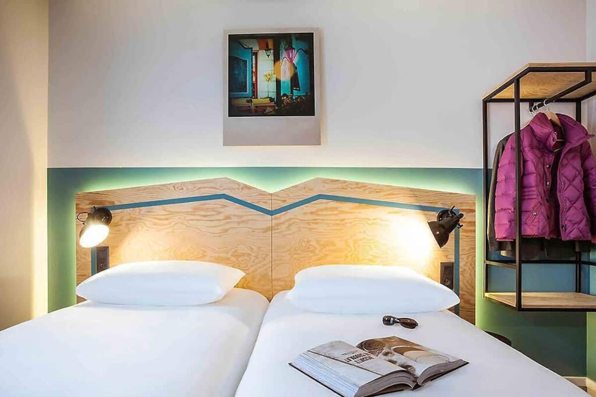 Standaard Twin kamer, 2 eenpersoonsbedden | Luxe beddengoed, een bureau, verduisterende gordijnen