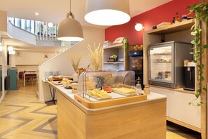 Daily buffet breakfast for a fee