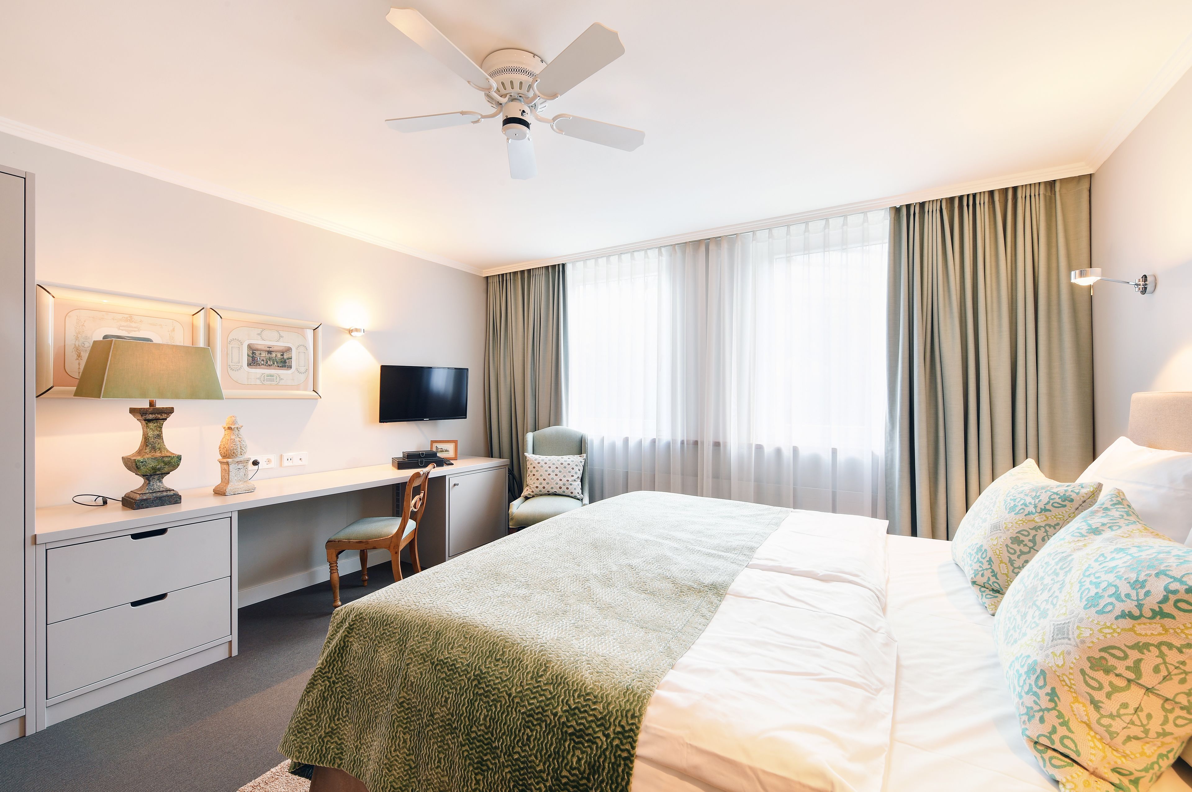 superior double room | minibar, in-room safe, desk, soundproofing