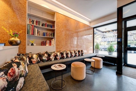 Lobby-Lounge. Admiral Hotel