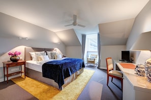Suite | Minibar, in-room safe, desk, soundproofing