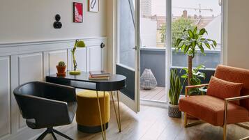 Panorama-Zimmer | Hochwertige Bettwaren, Zimmersafe, individuell dekoriert