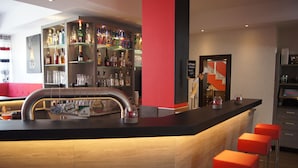 Bar (trong khuôn viên)