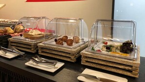 Bữa sáng buffet hàng ngày với phụ phí nhỏ