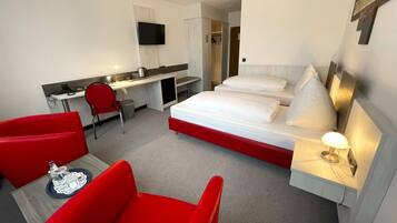 Classic Double Room | Hypo-allergenic bedding, desk, blackout drapes, iron/ironing board