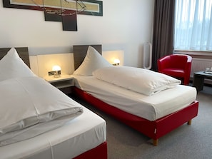 Chambre Double Classique | Literie hypoallergénique, bureau, rideaux occultants