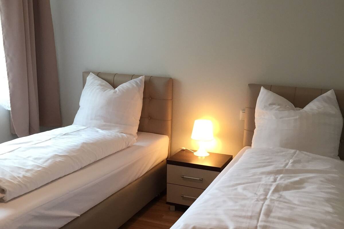 double room | premium bedding, desk, free wifi, bed sheets