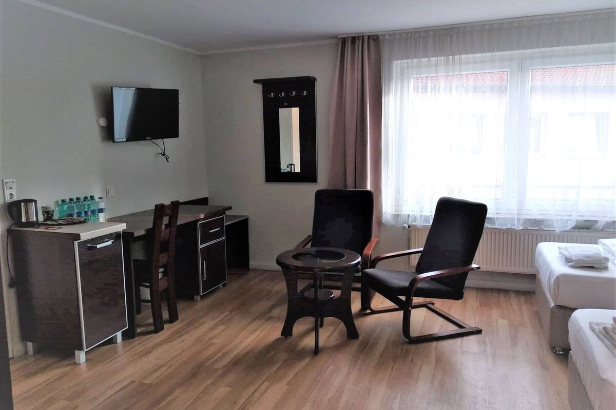 business quadruple room | premium bedding, desk, free wifi, bed sheets