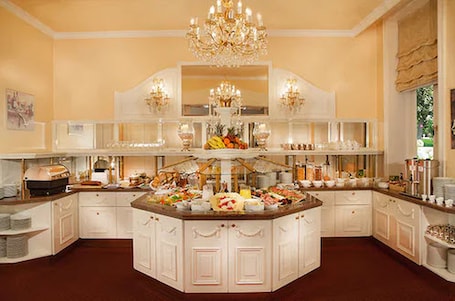 Buffet. Hotel Kaiserhof DELUXE