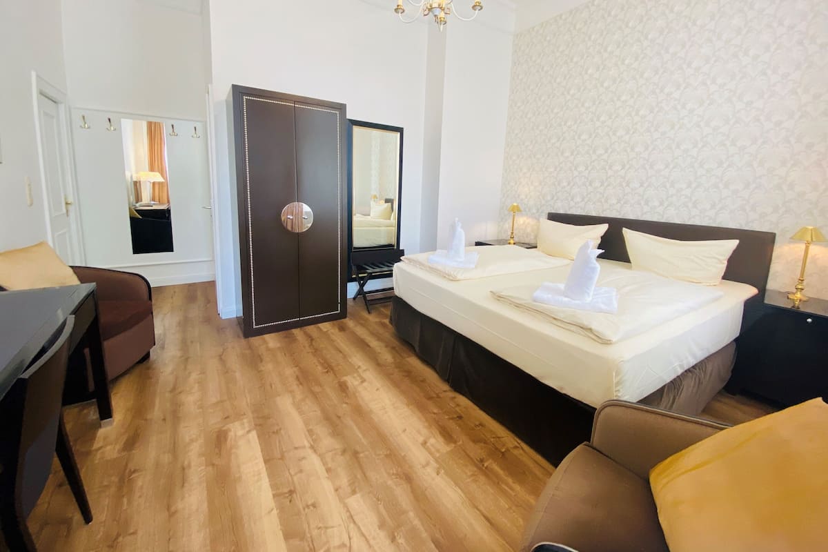 Standard Double Room | Living area | 32-inch TV with cable channels