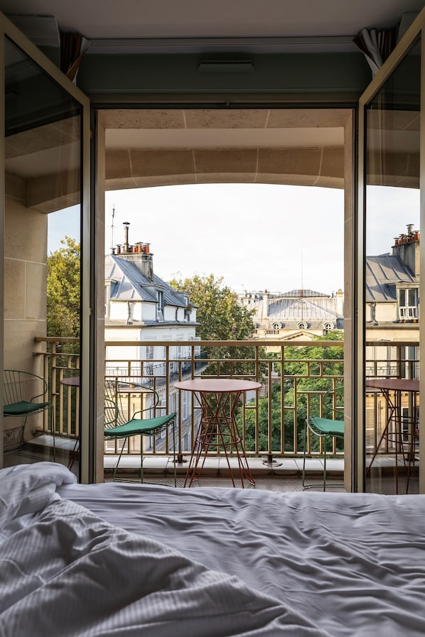 Superior tweepersoonskamer, balkon | Luxe beddengoed, pillowtop-bedden, een kluis op de kamer, een bureau