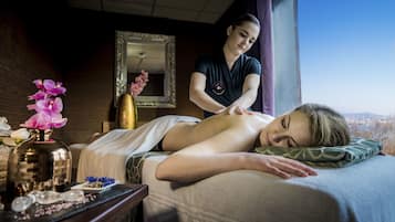 Couples treatment rooms, sauna, hot tub, steam room, Turkish bath