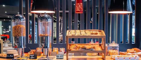 Se ofrece un desayuno inglés todos los días (por un coste adicional)