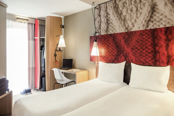 Desk, iron/ironing board, free cribs/infant beds, free WiFi - ibis Portsmouth Centre (Portsmouth)