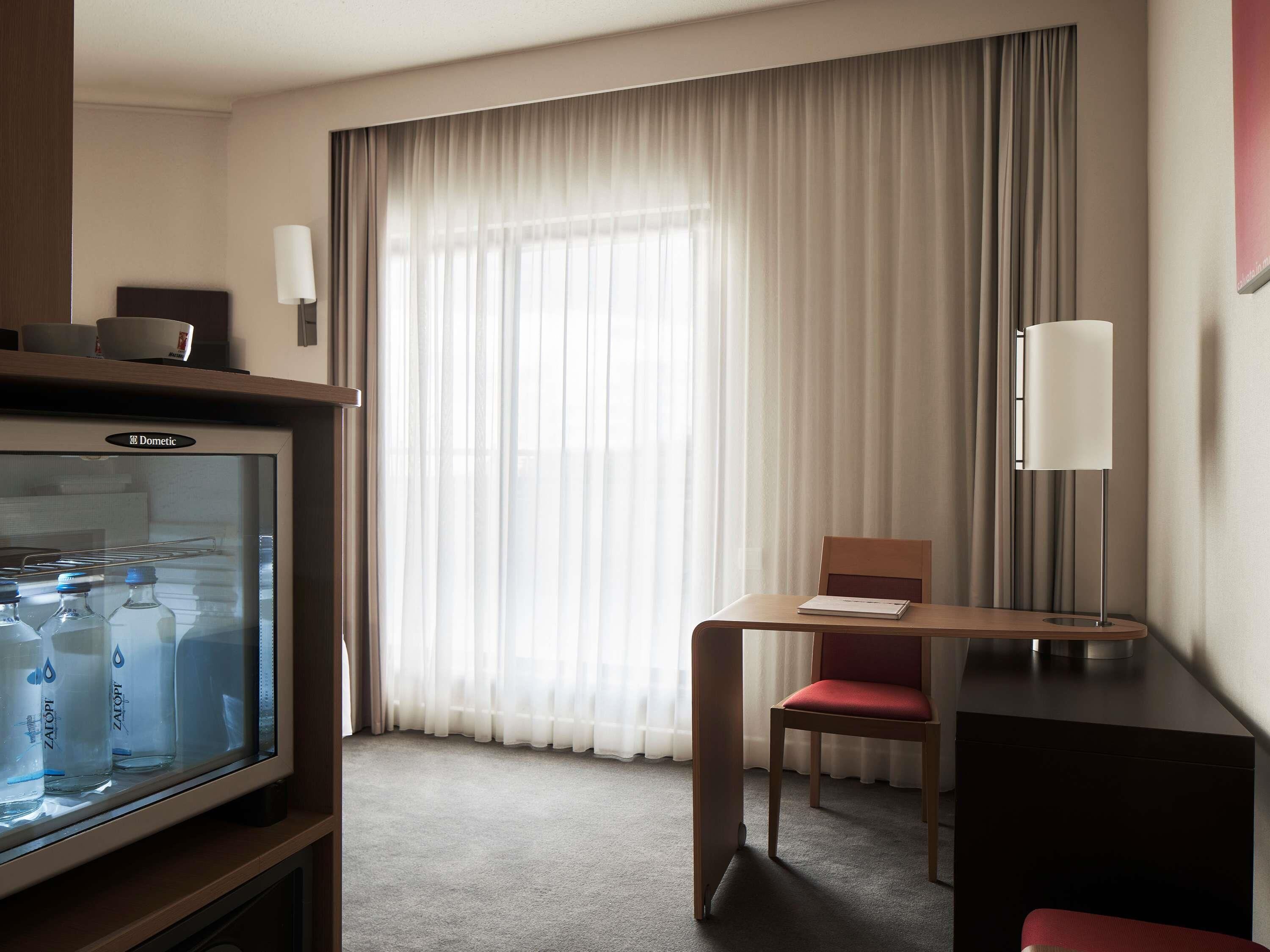 executive room with balcony | minibar, in-room safe, desk, blackout curtains