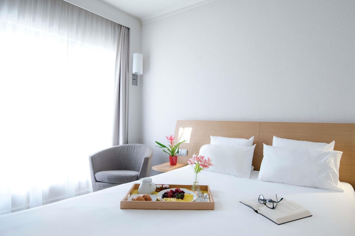 Executive room with balcony | Minibar, cassaforte in camera, una scrivania, tende oscuranti