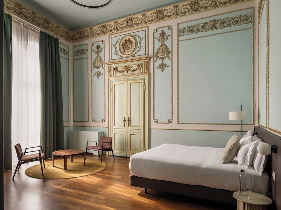 Habitación doble superior | Ropa de cama hipoalergénica, minibar, escritorio y cortinas opacas