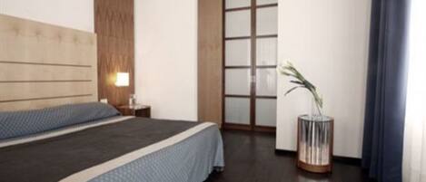 Habitació doble | Roba de llit hipoal·lergògena, minibar i caixa forta a l'habitació