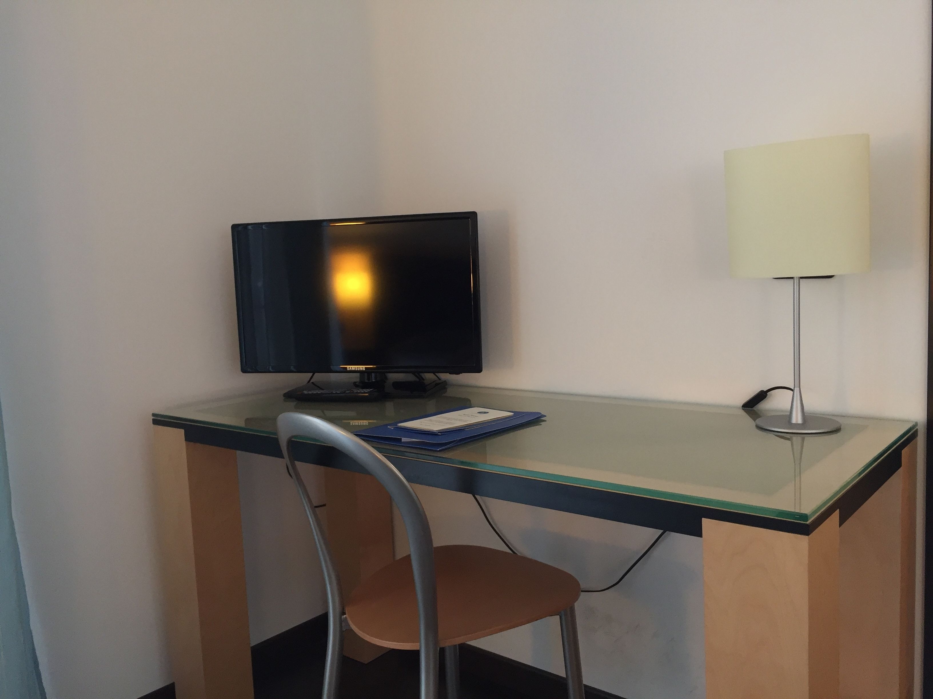 standard single room | 1 bedroom, hypo-allergenic bedding, minibar, in-room safe