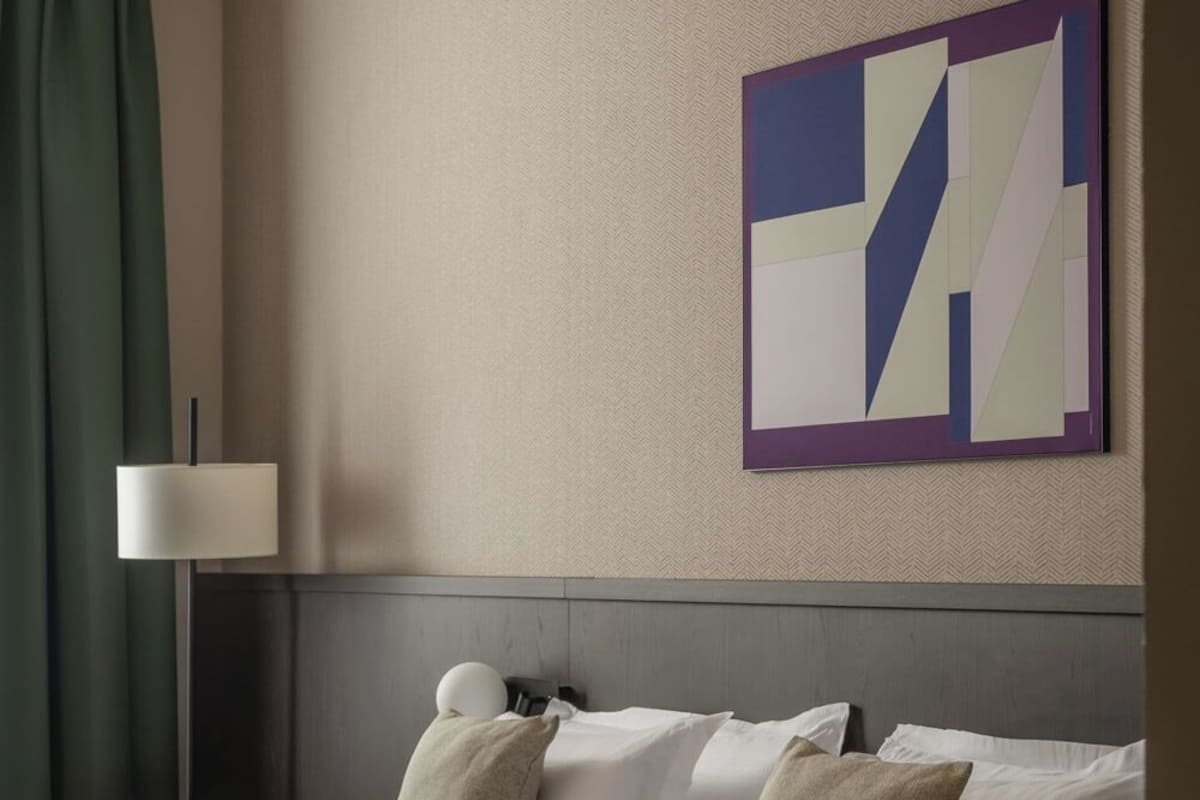 Hypo-allergenic bedding, minibar, desk, blackout drapes