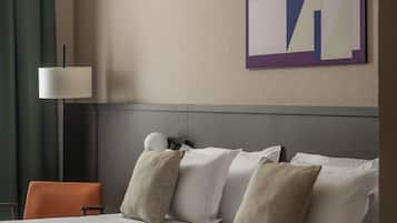 Hypo-allergenic bedding, minibar, desk, blackout drapes