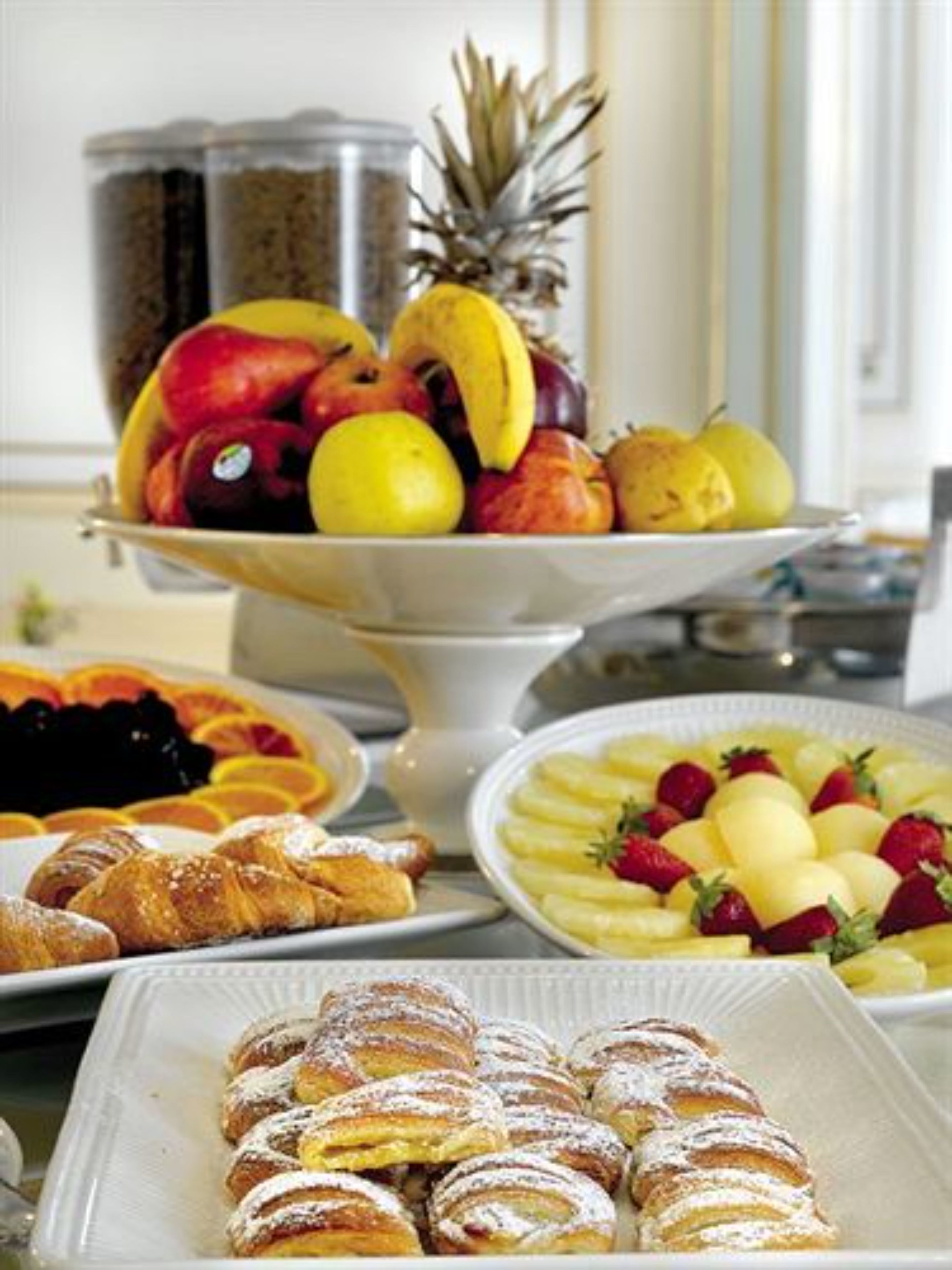 daily continental breakfast (eur 14 per person)