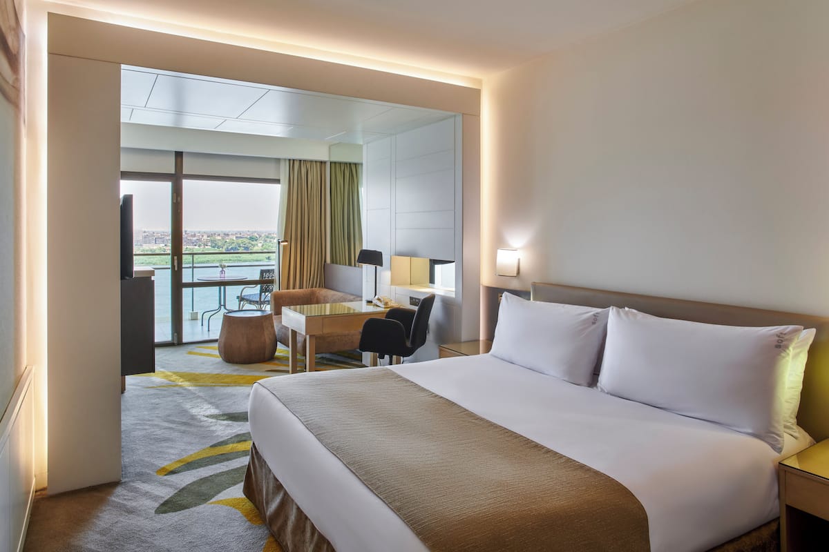 Minibar, in-room safe, desk, laptop workspace