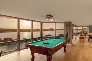 2 间酒吧/酒廊、池畔酒吧