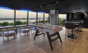 2 quầy bar/khu lounge, quầy bar bên hồ bơi