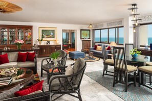 Three Bedroom Sea View Owners Penthouse | 高級寢具、免費迷你吧物品、客房內保險箱、書桌