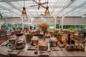 Phục vụ bữa tối, món Ý