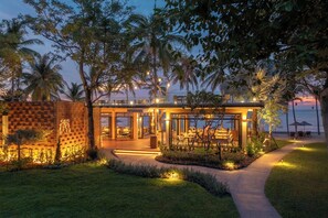 Phục vụ bữa tối, món Ý