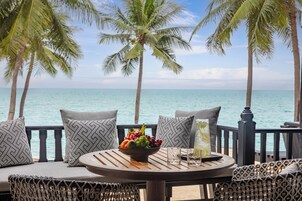 Deluxe Sea View Balcony | Premium bedding, in-room safe, desk, soundproofing