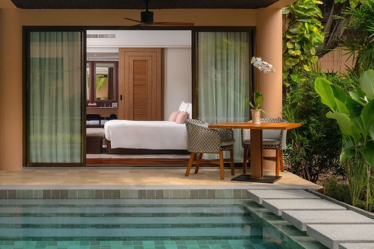 Deluxe Pool Access Room | Premium bedding, in-room safe, desk, soundproofing