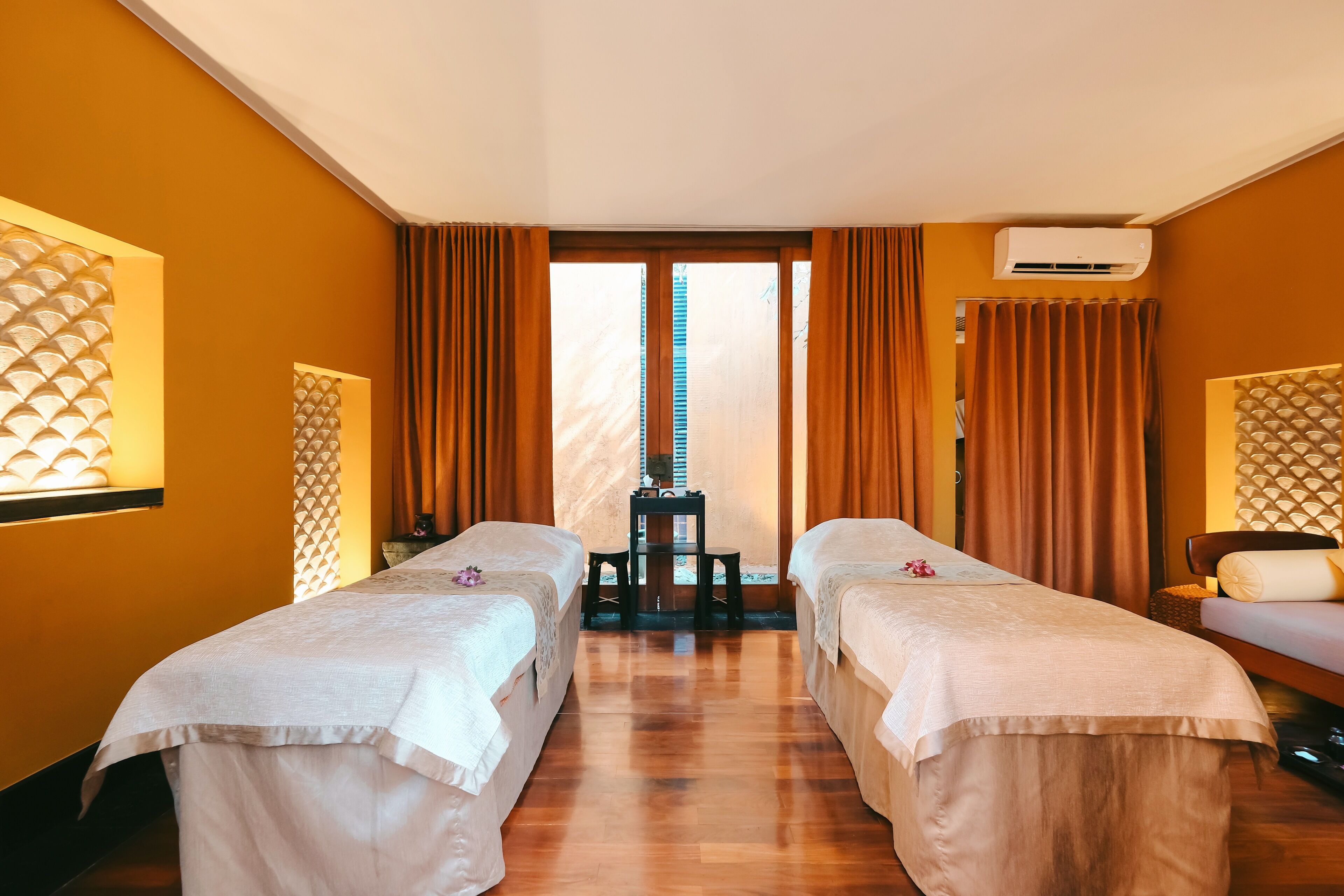 couples treatment room(s), body treatments, aromatherapy, thai massages