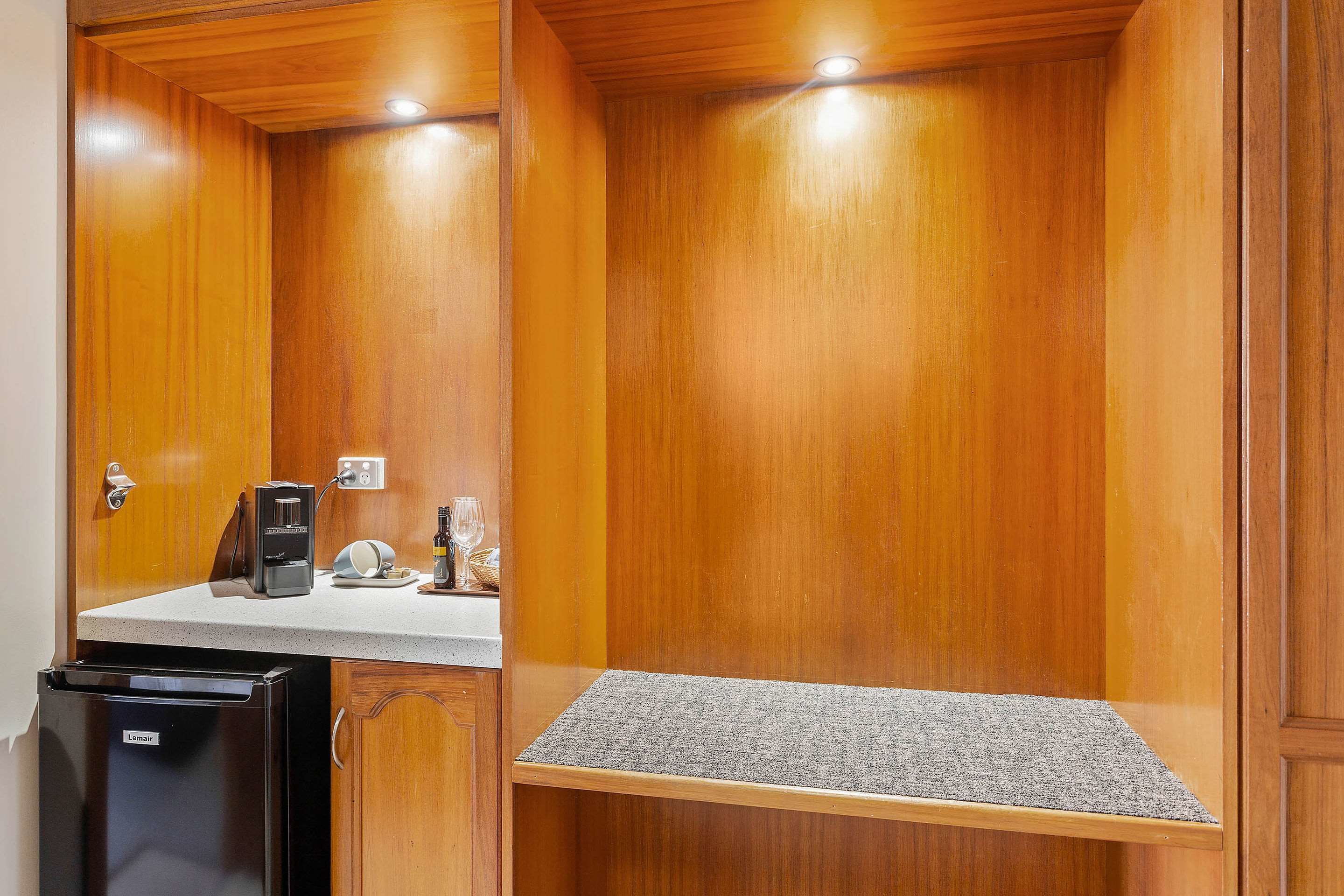 1 bedroom, minibar, desk, laptop workspace