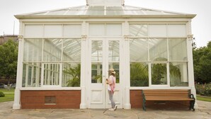 A greenhouse with a glass roof, a wooden bench, and a brick base. - Julie-Anna Inn, Bendigo (Bendigo)