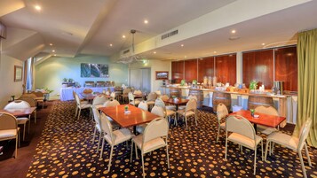 Desayuno buffet todos los días (con cargo)