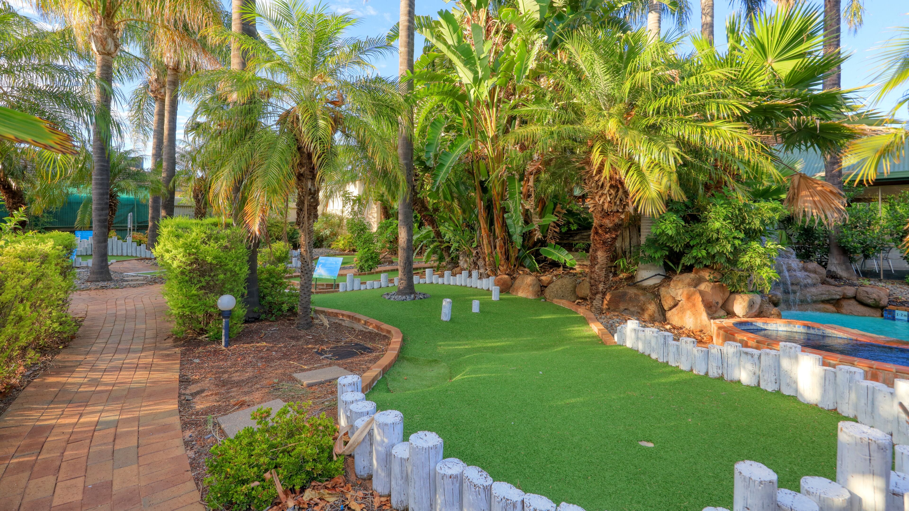 Mini-golf
