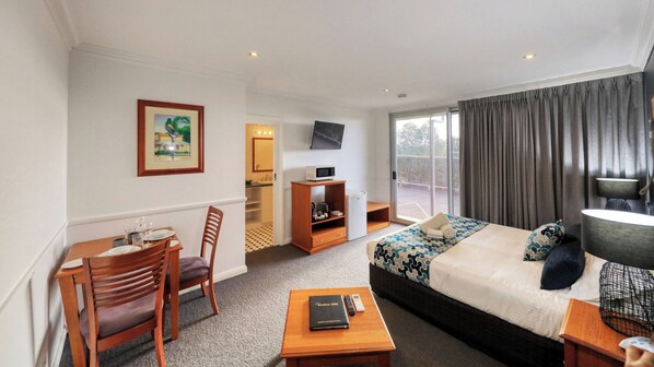 Executive-Zimmer, 1 King-Bett, Nichtraucher, Whirlpool (Queen room with spa) | Wohnbereich