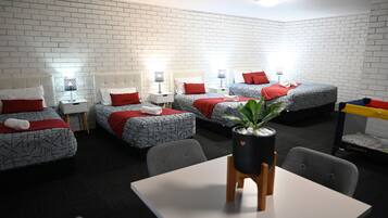 Familienzimmer | 1 Schlafzimmer, hochwertige Bettwaren, Pillowtop-Betten, Schreibtisch