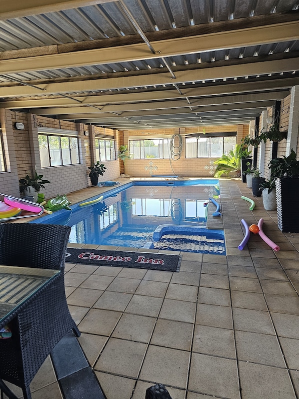 Indoor pool, sun loungers