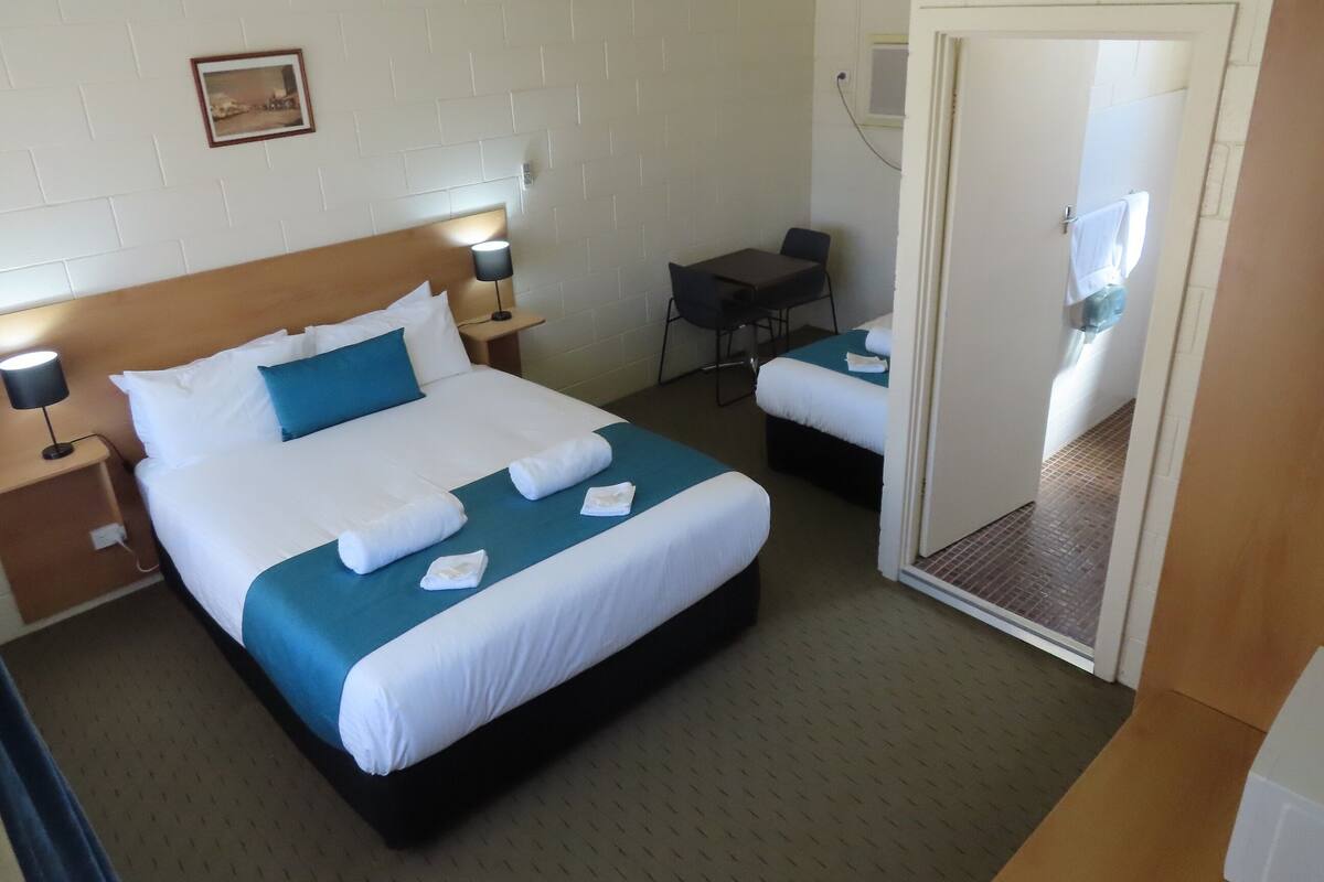 Standard Twin Room | Langsir/tirai gelap terus, seterika/papan seterika, cadar katil 