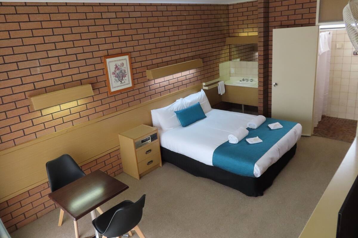 Superior Room, 1 Katil Ratu (Queen) | Langsir/tirai gelap terus, seterika/papan seterika, cadar katil 