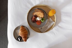 Daily cooked-to-order breakfast for a fee