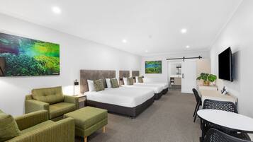 Executive Room, Multiple Beds, Bathtub