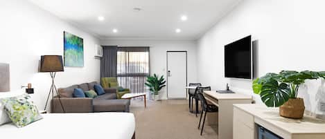 Suite Exécutive, 1 très grand lit | Minibar, bureau, espace de travail pour ordinateur portable