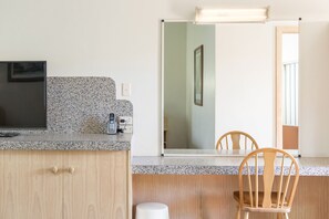 Standard Twin Room, Multiple Beds, Bathtub