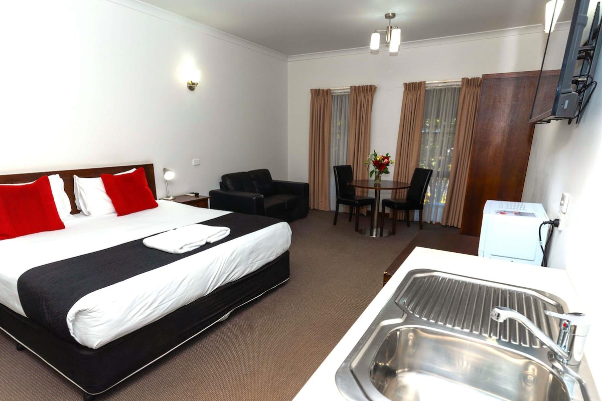 Deluxe Room, 1 King Bed