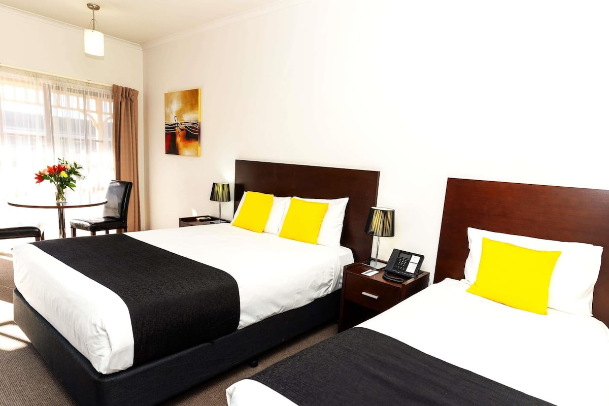 Superior Room (Queen Bed & Single Bed)